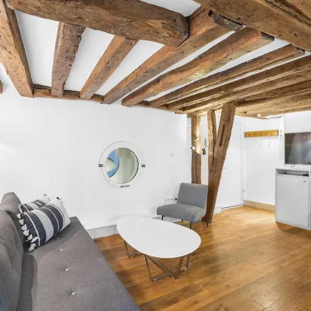 Petit Apartment